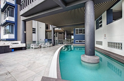 Alexandra Headland Apartment | Beachfront Escape at Beach Life with Ocean Views
