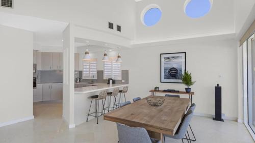 Avoca Beach House | Beachfront Avoca Beach - Soundwaves 2