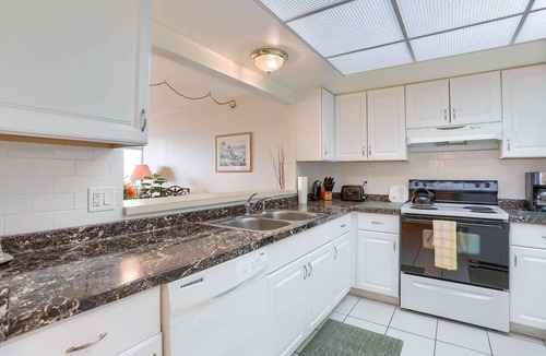Indian Rocks Beach Condo | Beachfront Beauty with Private Balcony, Pool, Tennis, Hot Tub, FREE Activities! ~ 210 Reef Club