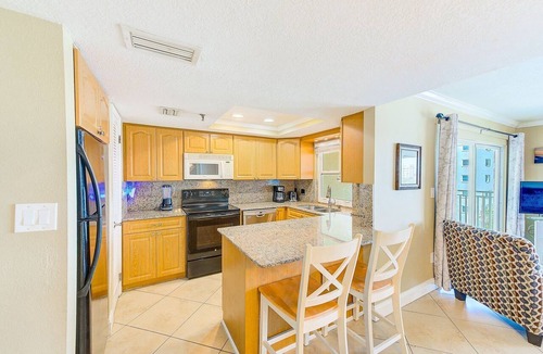 Redington Shores Apartment | Beachfront! Balcony, Sleeps 10 & King Bed, Heated Pool -308