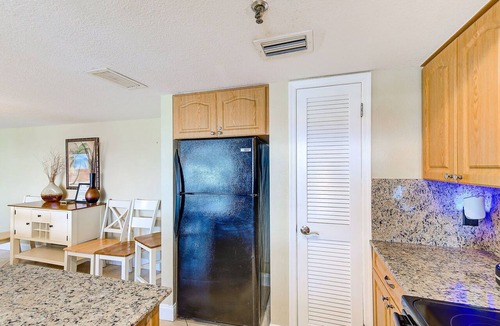 Redington Shores Apartment | Beachfront! Balcony, Sleeps 10 & King Bed, Heated Pool -308