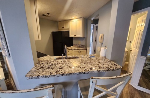 Traverse City Condo | Beachfront, Balcony, Fireplace! - North Shore Inn Unit 204