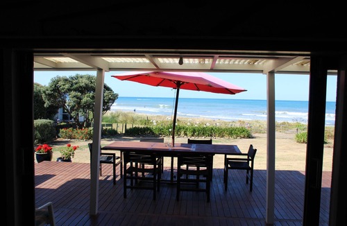 Waimarama House | Beachfront beauty