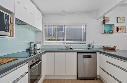 Whangamata Cottage | Beachfront Beauty - Whangamata Beachfront Home