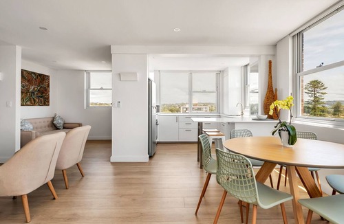 Manly Apartment | Beachfront Beauty with 270° Views Short Level Walk to Manly