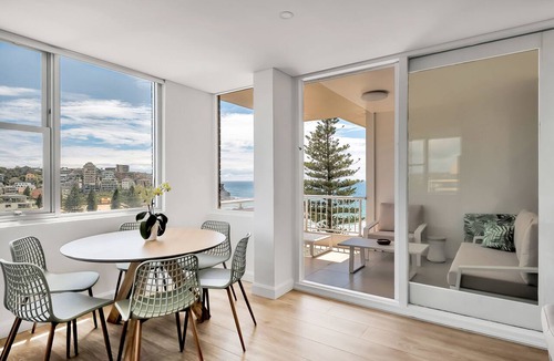 Manly Apartment | Beachfront Beauty with 270° Views Short Level Walk to Manly