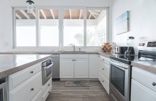 William's Town House | BEACHFRONT! Best Location on Private Lazy River Sand Bar. Always Calm Water!