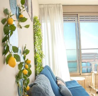 Netanya Apartment | Beachfront Bliss 3 bedroom Privacy