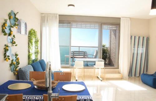 Netanya Apartment | Beachfront Bliss 3 bedroom Privacy