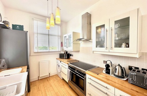 Troon House | Beachfront Bliss - 4-Bed Seaside Villa Near Royal Troon Golf Minimum stay 2 days