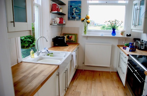 Troon House | Beachfront Bliss - 4-Bed Seaside Villa Near Royal Troon Golf Minimum stay 2 days