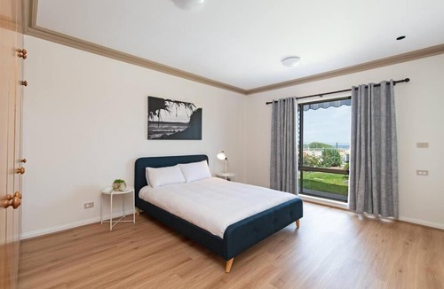 Aldinga Beach House | Beachfront Bliss- Aldinga Beach House - 5 BR