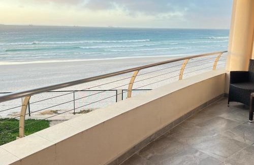 Kareeberg Apartment | Beachfront bliss! Front row seats on Lagoon Beach