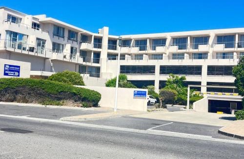 Kareeberg Apartment | Beachfront bliss! Front row seats on Lagoon Beach