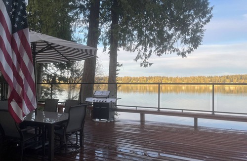 Olympia House | Beachfront Bliss: Private Oyster Beach & Stunning Views