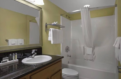 Downtown Myrtle Beach Hotel | Beachfront Bliss w/Balcony, Pools&Gym access | 0.1 mi to Myrtle Beach Boardwalk