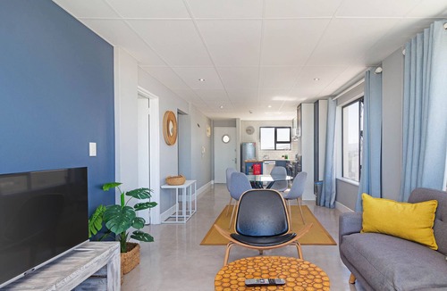 Flora Park Apartment | Beachfront Bliss with Pool & Ocean Views