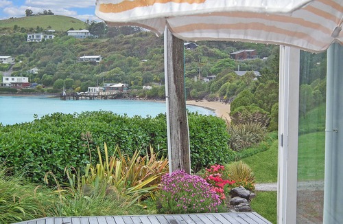 Moeraki House | “Beachfront Bliss with Stunning Sea Views – Perfect for Families & Friends”