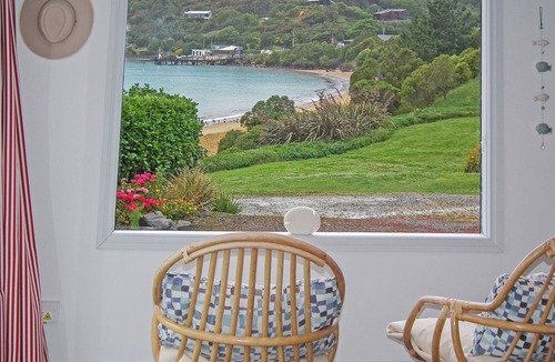 Moeraki House | “Beachfront Bliss with Stunning Sea Views – Perfect for Families & Friends”