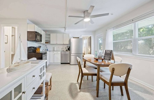 Satellite Beach Apartment | Beachfront block: 4-unit retreat w/backyard