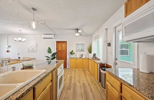 Satellite Beach Apartment | Beachfront block: 4-unit retreat w/backyard