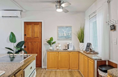 Satellite Beach Apartment | Beachfront block: 4-unit retreat w/backyard