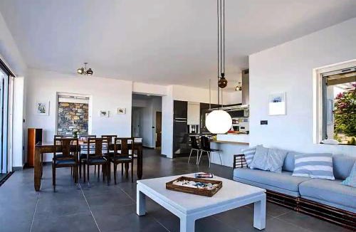 Krotiri Apartment | Beachfront Blue Sea