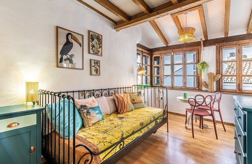 Estepona House | Beachfront Boho Chic I – Colorful Townhouse with Sea Views and Pools