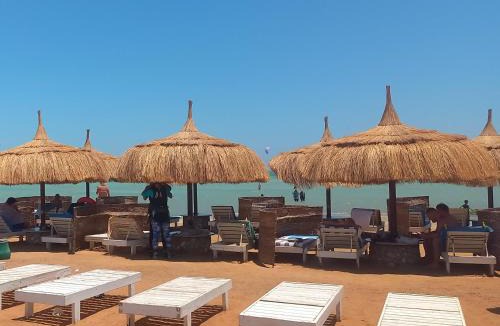 Al Ahyaa Apartment | Beachfront Boho Style apartment in Fanadir Bay