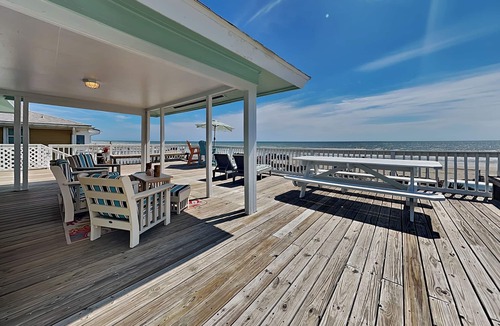Bermuda Beach Cottage | Beachfront Bungalow by Ryson Vacation Rentals