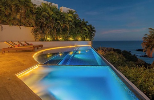 Cabo Bello Villa | Beachfront Compound Sleeps 24 w/Pools, Spa, Gym & Swimmable Beach Cabo Bello