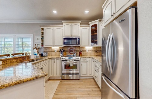 Independence Square Condo | Beachfront condo with EV charger, WiFi, AC - one dog welcome