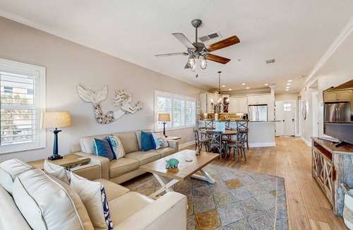 Independence Square Condo | Beachfront condo with EV charger WiFi AC one dog welcome