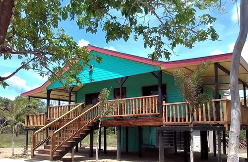 Gales Point Apartment | Beachfront Cabana Apartment 5 AC, Swimming Pool Free Access …