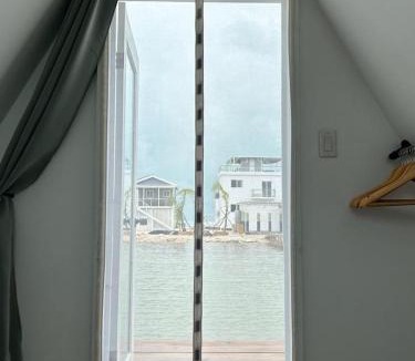 San Pedro Apartment | Beachfront Cabin