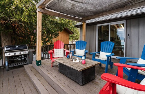 Meaford Cabin | Beachfront Cabin/Georgian Bay Sunsets/Family/25 minutes to all ski hills