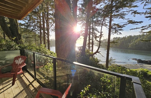 Ucluelet Cabin | Beachfront Cabin With Incredible Views! ⎮Salty Dog