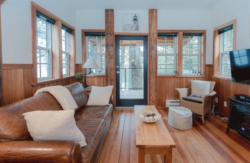 Ucluelet Cabin | Beachfront Cabin With Incredible Views! ⎮Salty Dog