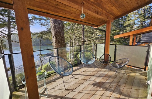 Ucluelet Cabin | Beachfront Cabin With Incredible Views! ⎮Salty Dog