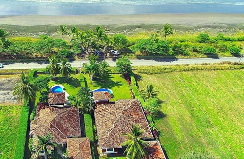 Playa Hermosa House | Beachfront Casa Barracuda 3BR Luxury, pool w 1/3 acre, Playa Hermosa de Jaco!