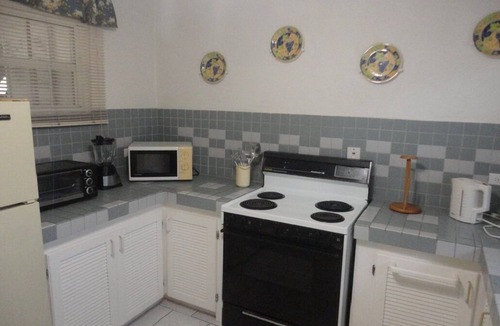 Weston Apartment | Beachfront-Chandler'sCoast-10mins to Holetown-2 BR apartment-private gated villa