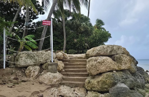Weston Apartment | Beachfront-Chandler'sCoast-10mins to Holetown-2 BR apartment-private gated villa