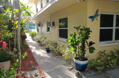 Independence Square Cottage | Beachfront Cottages GARDEN at Beautiful Sandy Shores on Gulf of America