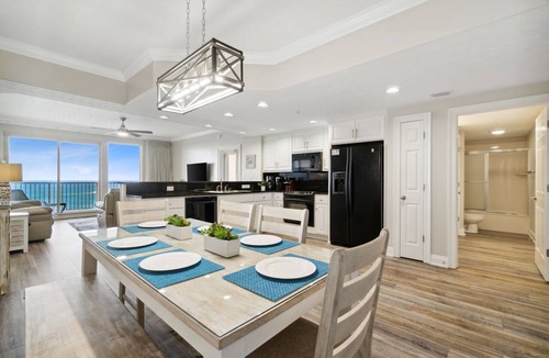 Lower Grand Lagoon Condo | Beachfront condo w/pool & pet-friendly