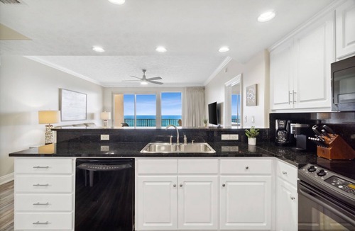 Lower Grand Lagoon Condo | Beachfront condo w/pool & pet-friendly