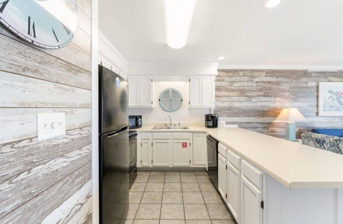 Laguna Beach Condo | Beachfront Condo with Pool, Bunks and Gulf Views