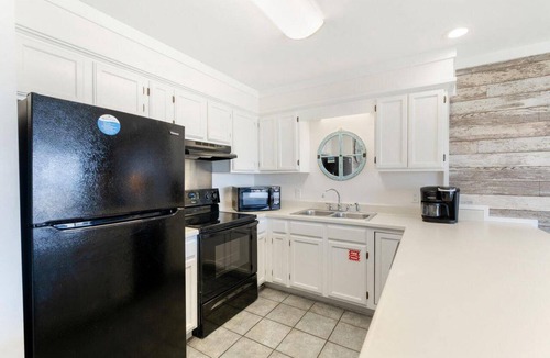 Laguna Beach Condo | Beachfront Condo with Pool, Bunks and Gulf Views