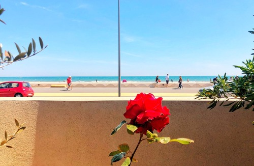 Narbonne-Plage Apartment | Beachfront cocooning vacation with terrace and amazing sea view