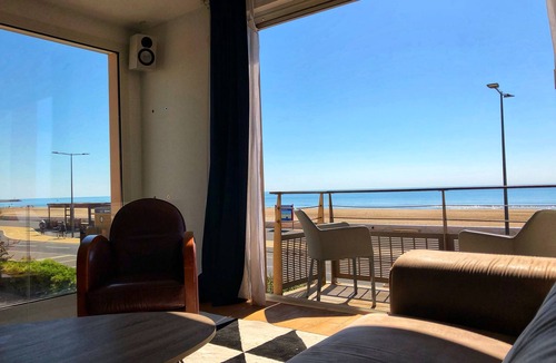 Narbonne-Plage Apartment | Beachfront cocooning vacation with terrace and amazing sea view
