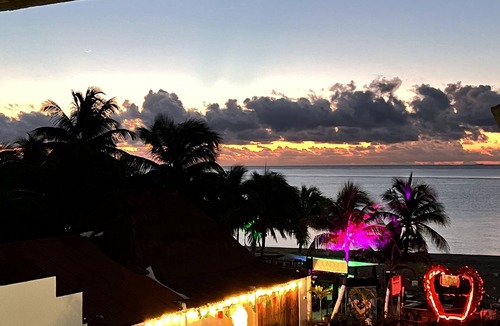 Centro Condo | Beachfront Condo located with restaurants, beach clubs and more